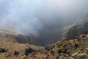 Blick hinunter auf Boden von Krater Nr. 1