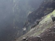 Blick hinab in den westlichen Krater der BN