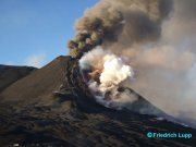 Dampfende Spalte am Südostkrater