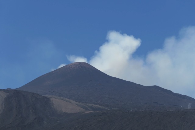 Kr&auml;ftige Gasemission aus dem Nordostkrater