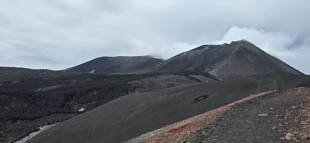 Lavastrom aus s&uuml;dlicher Bresche des S&uuml;dostkraterkomplexes