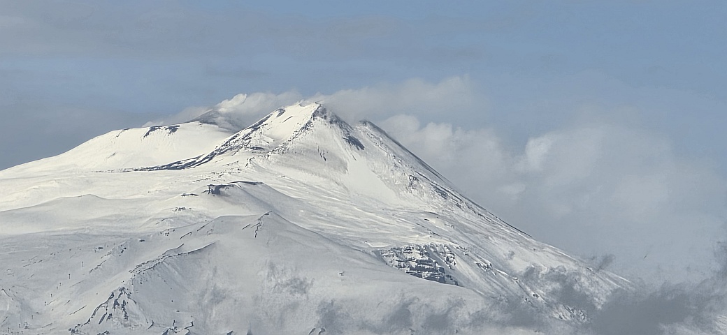 Blick von Südosten auf den Gipfelbereich des Ätna