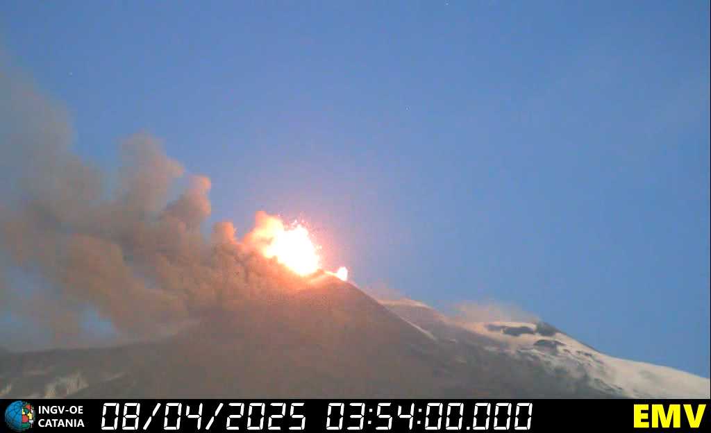 Strombolianische Explosionen und Ascheemission am S&uuml;dostkraterkomplex
