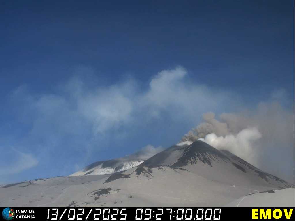 Anhaltende Emission von Asche aus S&uuml;dostkrater