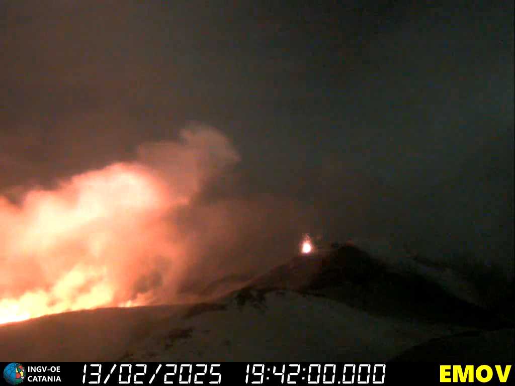 Lavastrom und strombolianische Aktivit&auml; am S&uuml;dostkrater