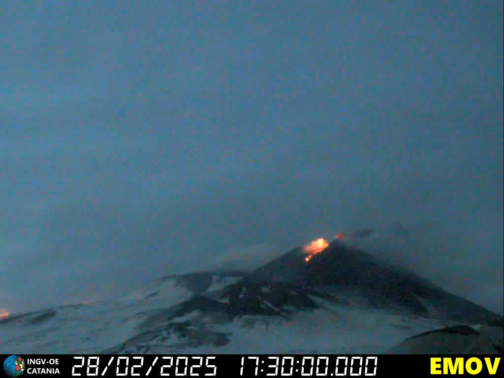 Strombolianische Explosion im S&uuml;dostkrater und kurzer Lavastrom
