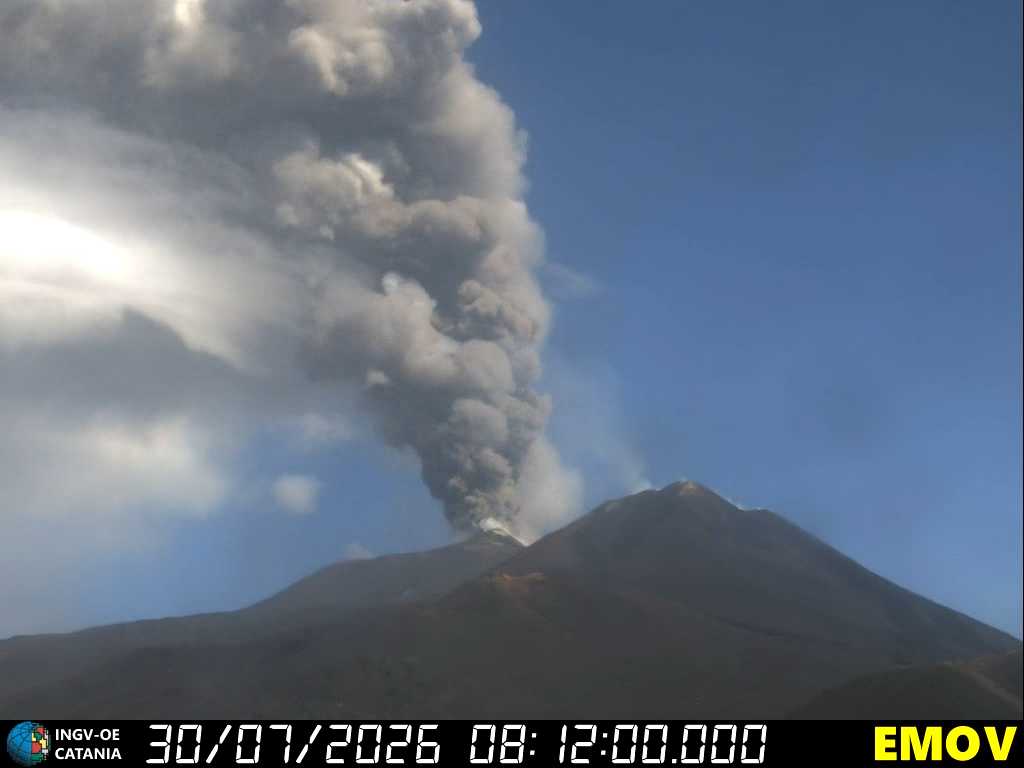 Eruptionss&auml;ule &uuml;ber der Voragine