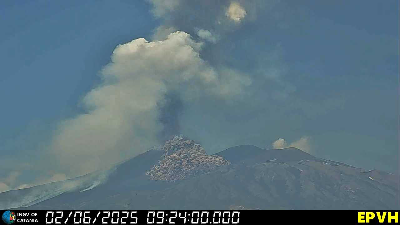 Pyroklastischer Strom an Nordflanke des S&uuml;dostkraterkomplexes von Norden aus